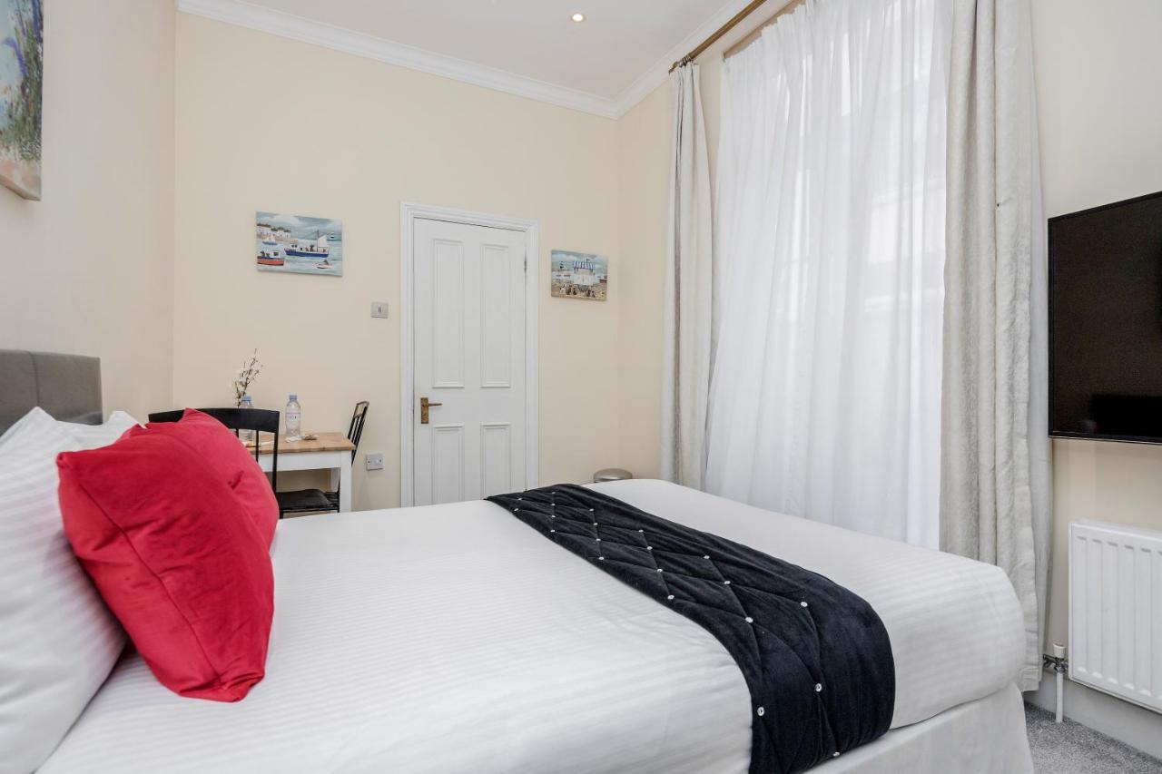 Oxford Street Homestay London Exterior photo