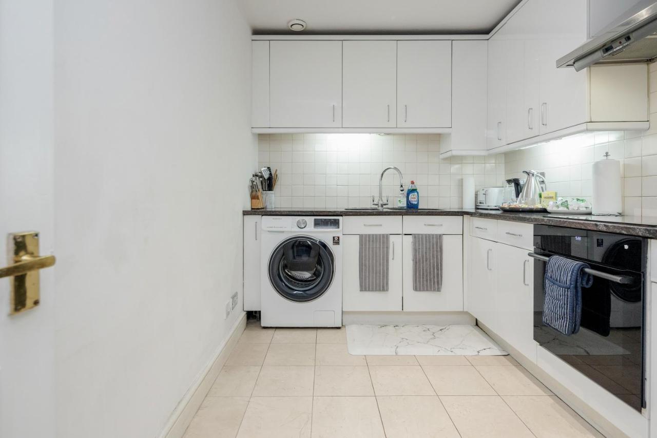 Oxford Street Homestay London Exterior photo