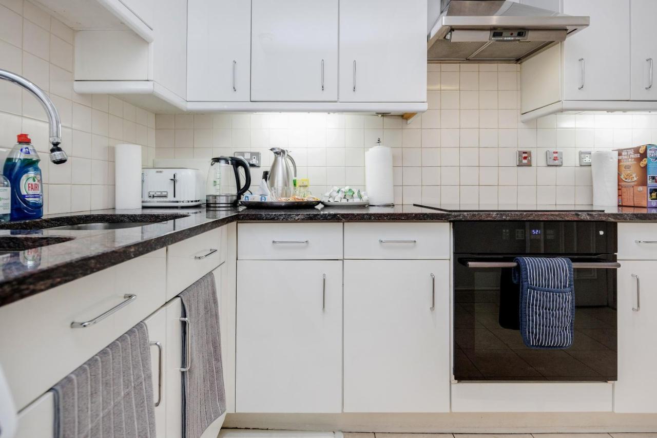Oxford Street Homestay London Exterior photo