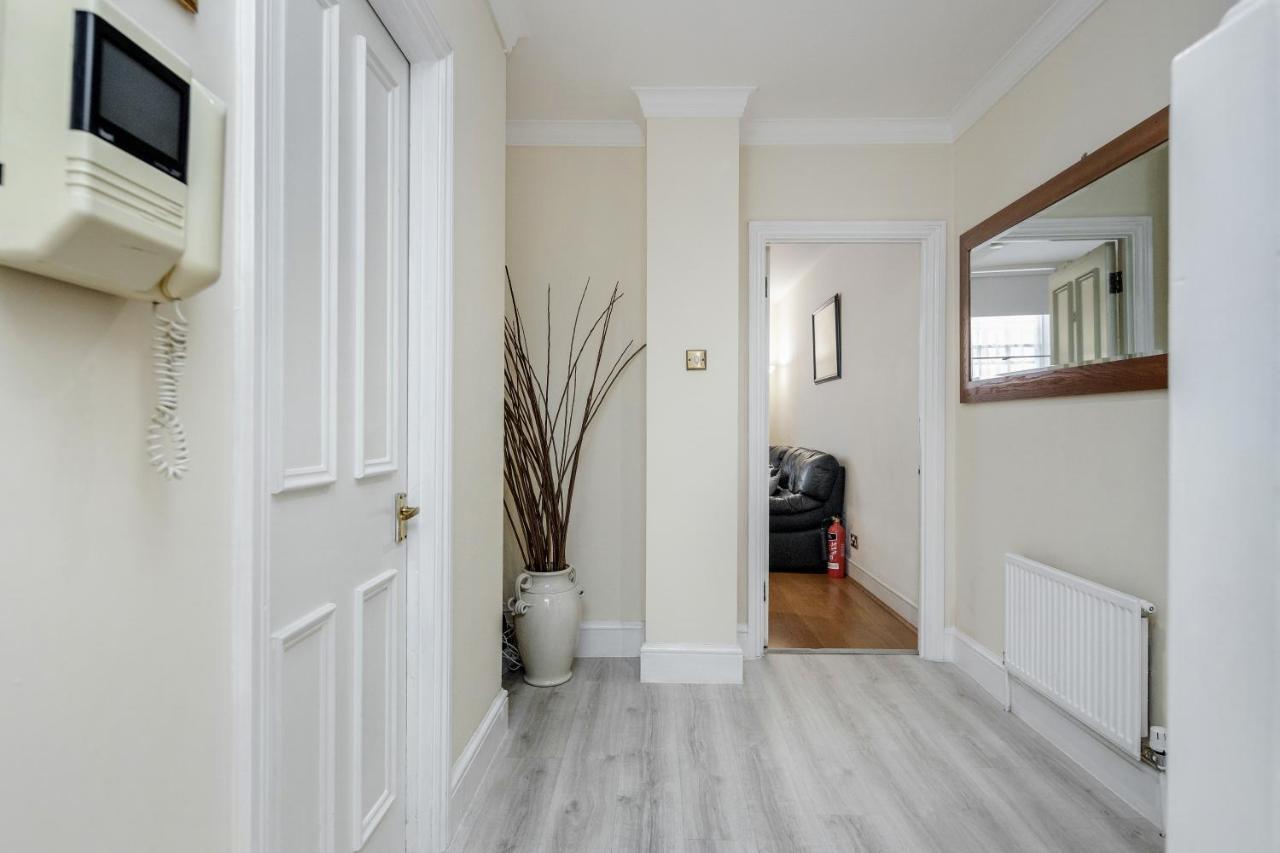 Oxford Street Homestay London Exterior photo