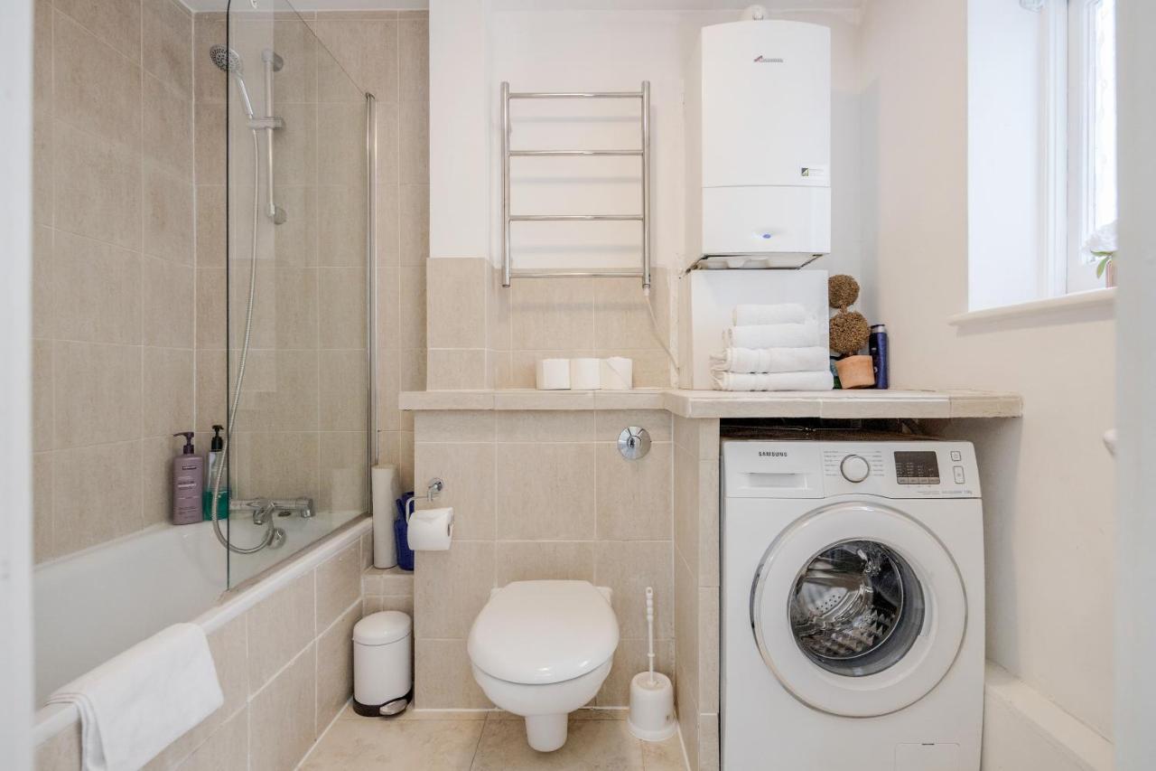 Oxford Street Homestay London Exterior photo