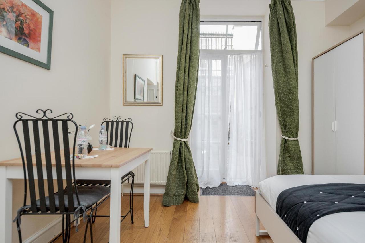 Oxford Street Homestay London Exterior photo
