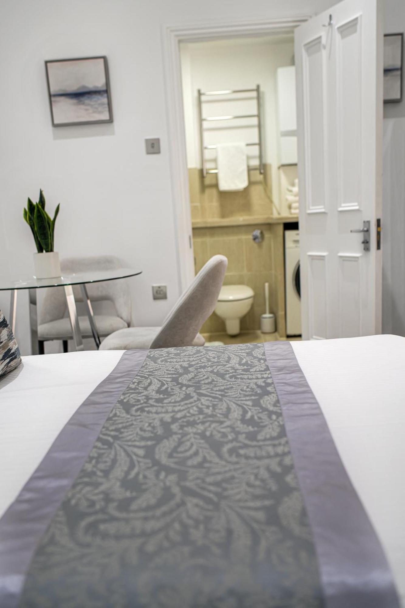 Oxford Street Homestay London Exterior photo