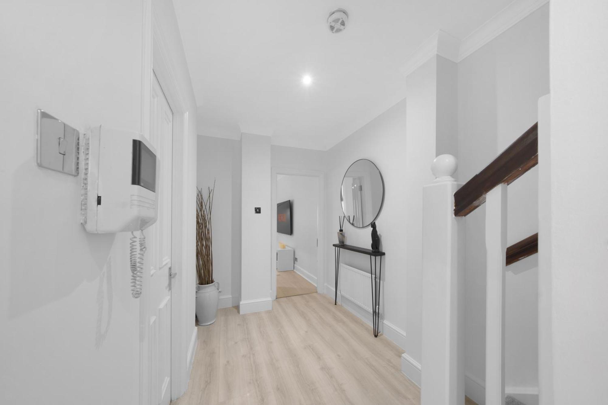 Oxford Street Homestay London Exterior photo